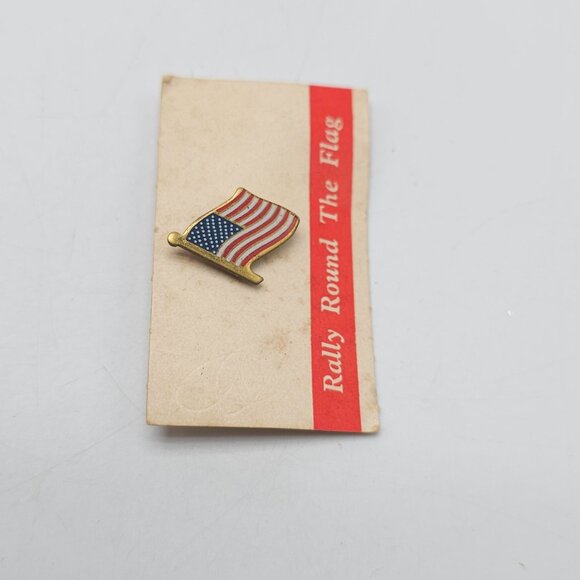 Vintage American Flag Lapel Pin On Original Card - Picture 2 of 4
